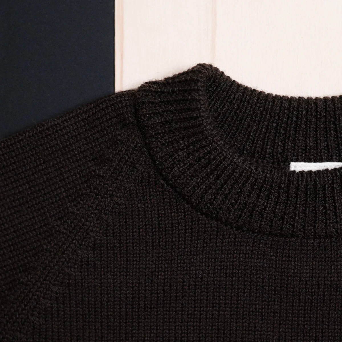 THE WOOLLY SWEATER - chocolate - Image 4